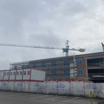 Nowoczesny obiekt przy szpitalu w Radomsku rośnie w oczach