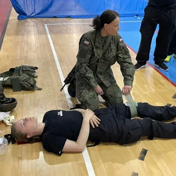 Uczniowie klas mundurowych z Radomska uczestniczyli w manewrach WOT