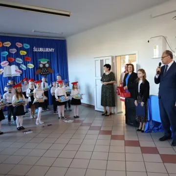 Pierwszoklasiści z PSP 10 w Radomsku złożyli ślubowanie