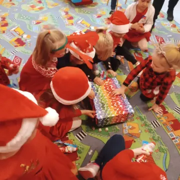 Święty Mikołaj w PSP nr 8 w Radomsku