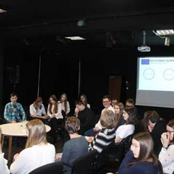 Młodzież debatowała o Unii Europejskiej