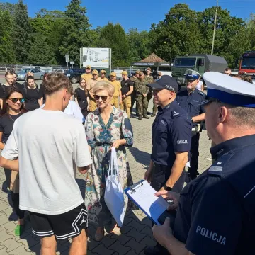 Policja i instruktorzy uczyli odpowiedzialnego kierowania pojazdem