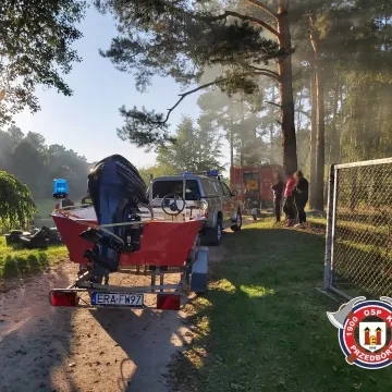 Dziecięce sandałki nad brzegiem Pilicy. Służby rozpoczęły poszukiwania