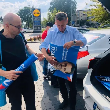 Banery i plakaty od sztabu Rafała Trzaskowskiego