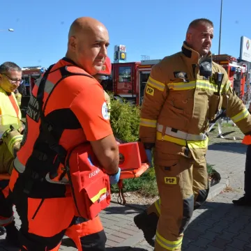 Ewakuacja ZSP 1 w Radomsku. Był pożar, strzały i osoby ranne