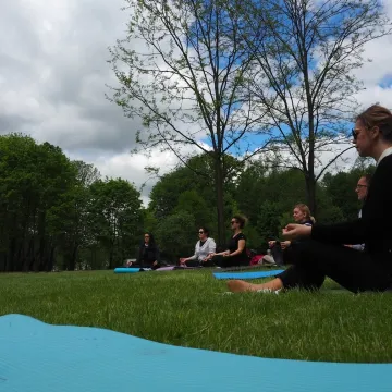 Mamy ćwiczyły jogę