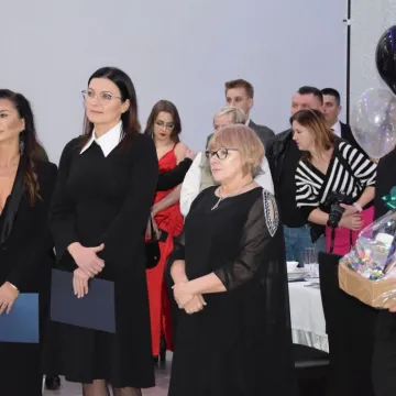 Szampańska zabawa studniówkowa ZSE w Radomsku