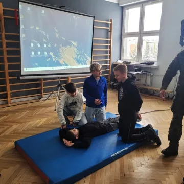Wojsko w PSP nr 4 w Radomsku. Uczniowie uczestniczyli w specjalnych zajęciach