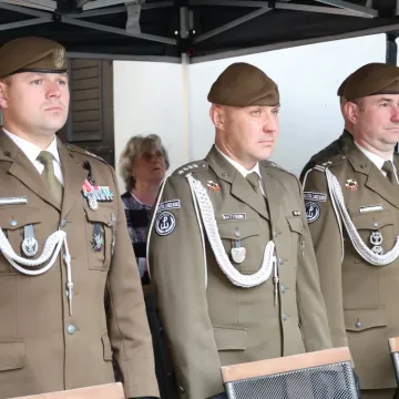 W Radomsku oddano hołd bohaterom. Był apel i salwa honorowa