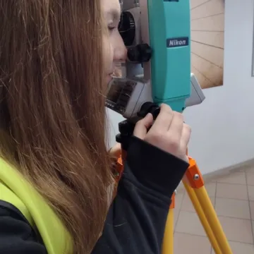 Nowy sprzęt dla przyszłych geodetów z „Mechanika” w Radomsku
