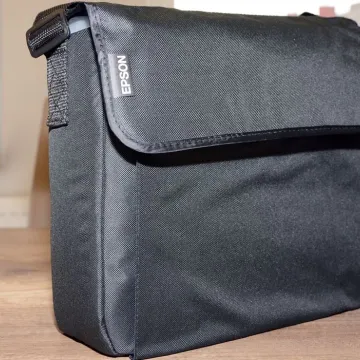 Sprzęt komputerowy trafi do dzieci umieszczonych w pieczy zastępczej