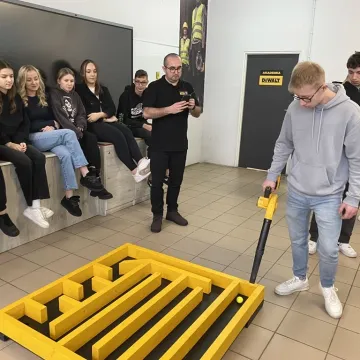 Akademia DeWalt w „Mechaniku”. Prestiżowy program tylko dla 10 szkół w kraju