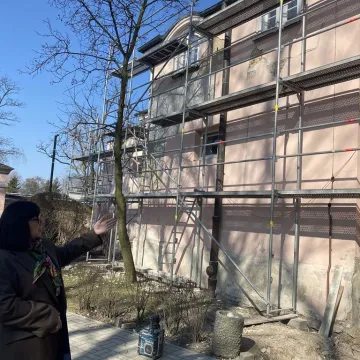 Trwa remont biblioteki w Radomsku. Zmienia się wnętrze i elewacja budynku