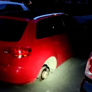 Na „gościnnych występach” kradli koła