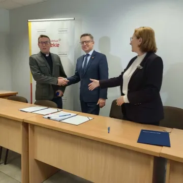 W Radomsku podpisano umowy w ramach programu „Łódzkie ratuje zabytki”