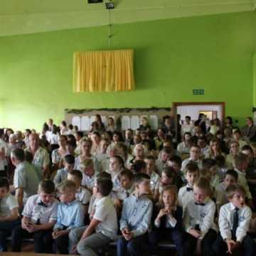 PSP 8 w Radomsku nadano imię „Przyjaciół Dzieci”. Uroczystości 50-lecia