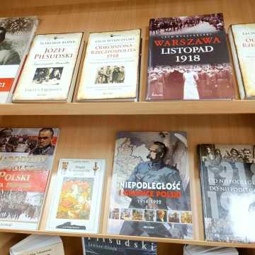 Wystawa „Listopadowe dni - 1918”  dostępna w Miejskiej Bibliotece Publicznej w Radomsku