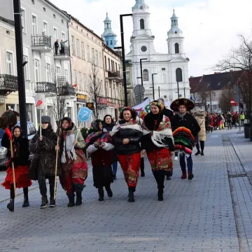 Zapustowy korowód przeszedł ulicami Radomska. Już po raz piętnasty...