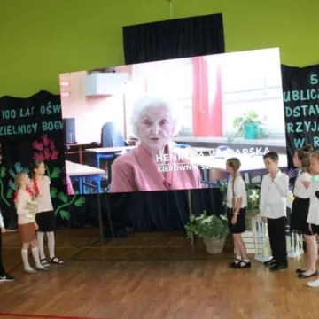 PSP 8 w Radomsku nadano imię „Przyjaciół Dzieci”. Uroczystości 50-lecia