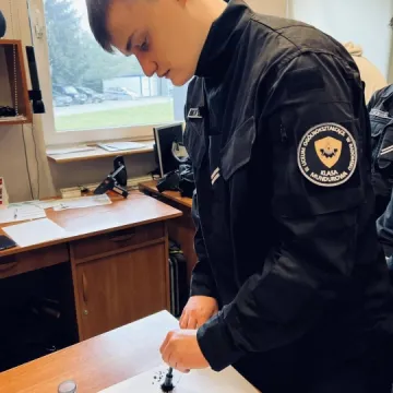 Uczniowie „mechanika” z wizytą w KPP w Radomsku