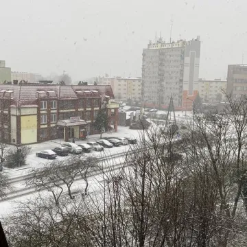 W Radomsku biało. Uważajcie na drogach i chodnikach!
