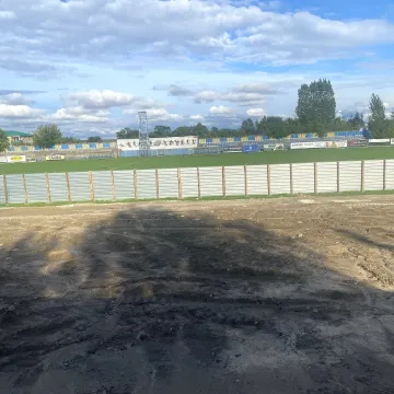 Stara trybuna zniknęła ze stadionu miejskiego