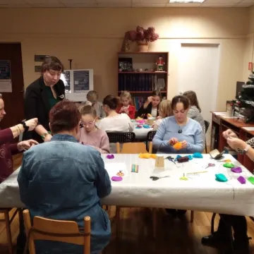 Pisanki i pająki ludowe ożywiły tradycję w Gidlach