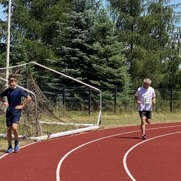 „Bieg na 1 Milę” na otwarcie nowej bieżni w Kamieńsku