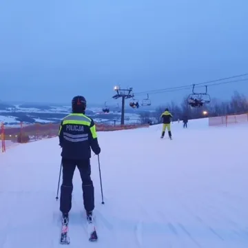 Policjanci patrolują Górę Kamieńsk