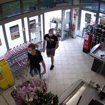 Policja poszukuje sklepowych złodziei