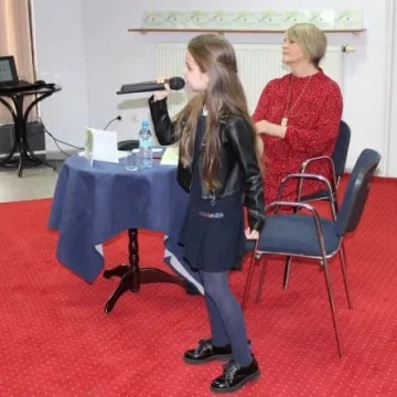 Spotkanie autorskie z Ewą Kaczmarczyk w bibliotece w Radomsku