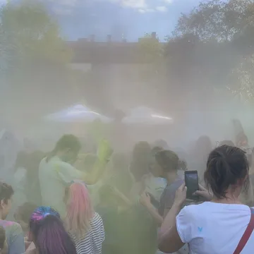 Magia kolorów, czyli Holi Day 2024 w Radomsku