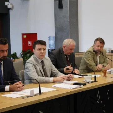 Ostatnia w tej kadencji sesja Rady Miejskiej w Radomsku. Została zwołana w trybie nadzwyczajnym