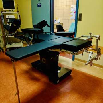 Nowoczesny stół operacyjny w szpitalu w Radomsku