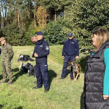 Manewry klas mundurowych ZSP 1 w Radomsku. Praktyczna lekcja poszukiwania zaginionych