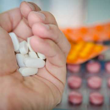 NFZ ostrzega przed polipragmazją. Rekordzista wykupił aż 36 leków