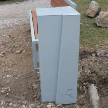 Nowe ławki i kosze w Parku Solidarności