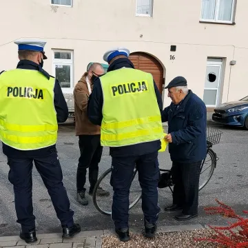 Bezpieczny powiat radomszczański. Kamizelki od policji i starostwa