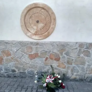 Tablica i Dąb Wolności na rocznicę