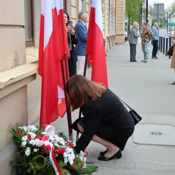 W Radomsku oddano hołd bohaterom. Był apel i salwa honorowa