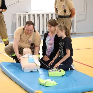 Dzieci przed wakacjami uczą się zasad udzielania pierwszej pomocy