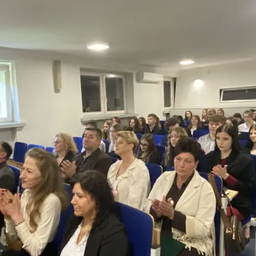 [WIDEO] To był ich dzień. Maturzyści z ZSDiOŚ oficjalnie zakończyli szkołę