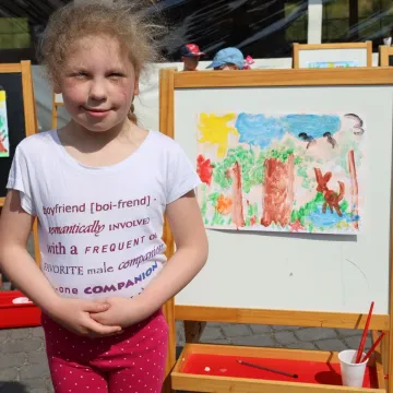 Przedszkolaki malowały w plenerze