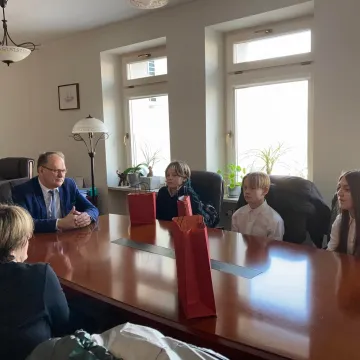 Uczniowie PSP 7 w Radomsku spotkali się z prezydentem