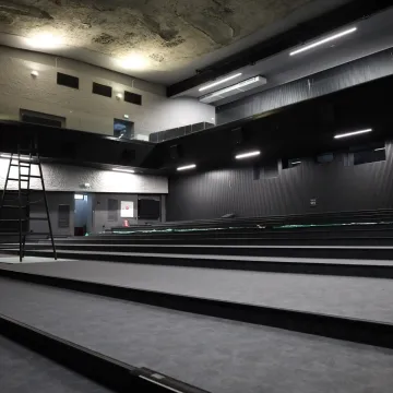 Remont sali widowiskowej MDK w Radomsku na finiszu. Pozostał montaż foteli...