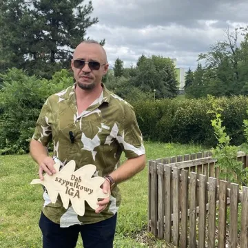 „Iga” – takie imię nosi od dziś dąb w Radomsku. To potomek dębu „Bartek”