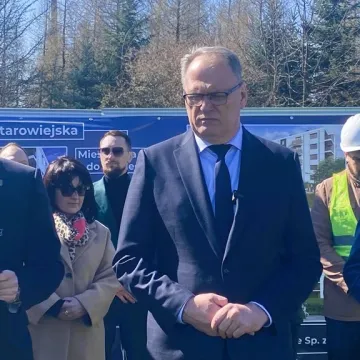 Wbito symboliczną łopatę. W Radomsku ruszyła budowa bloków SIM