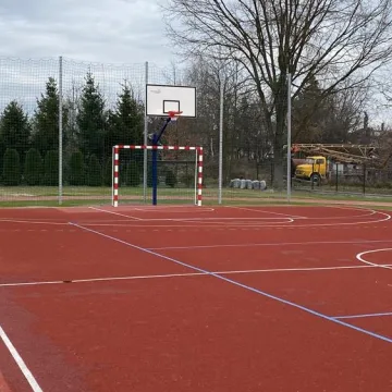 Przy PSP3 w Radomsku powstał kompleks lekkoatletyczny