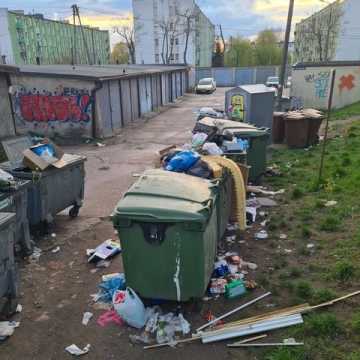Problem śmieci. Tym razem na ul. Piastowskiej w Radomsku