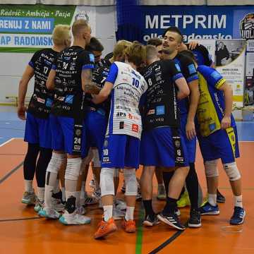 Emocje na parkiecie. METPRIM Volley Radomsko zwycięża ze Skrą II Bełchatów